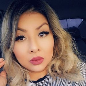 Meet your Posher, Cinthia